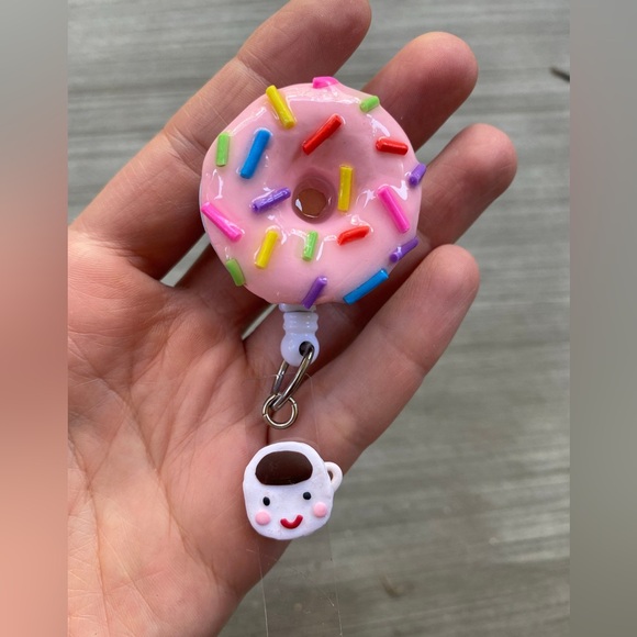 Donut Badge Reel, nurse Retractable Badge Holder Clip, ID Holder - Picture 1 of 5